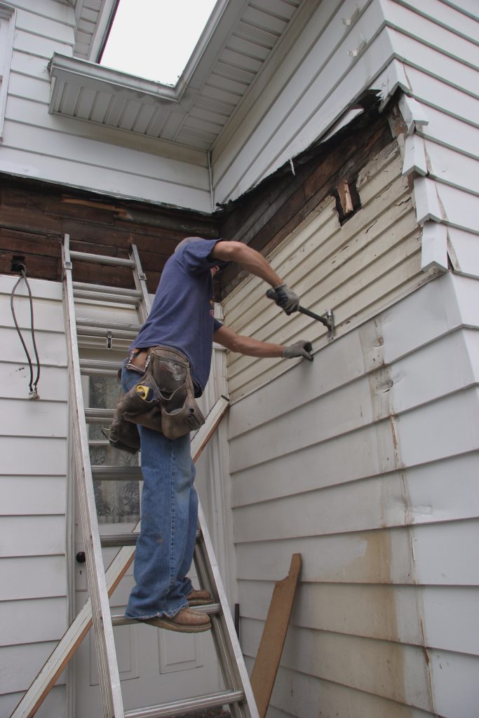 Siding removal / demolition